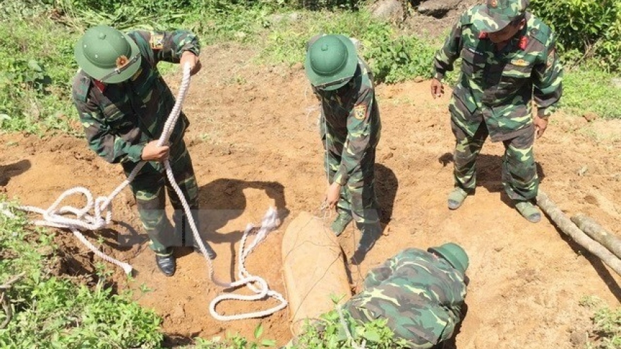 Unexploded bombs found in Dak Lak province