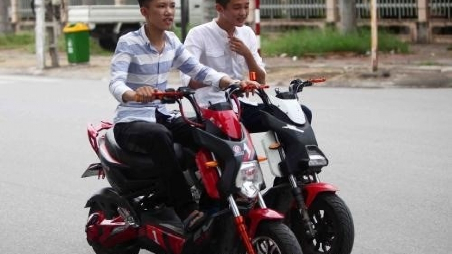 HCM City considers public e-motorbike rental service