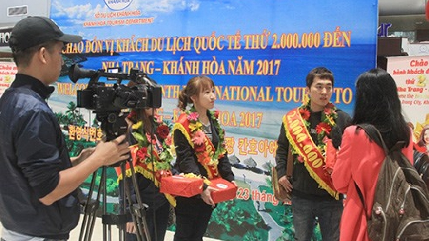 Khanh Hoa welcomes 2 millionth foreign visitor in 2017