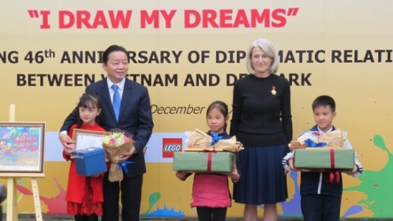Danish Embassy in Vietnam awards winners of children painting contest