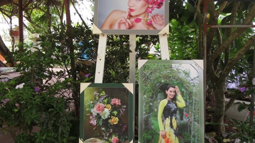 First rose festival held in Hanoi