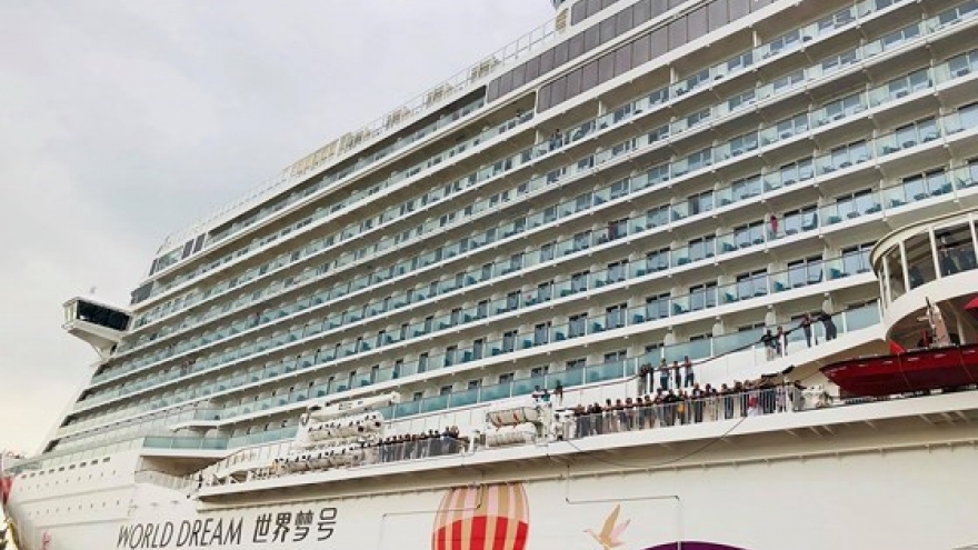 
        World Dream cruise ship docks at Tan Cang – Cai Mep port
                              
