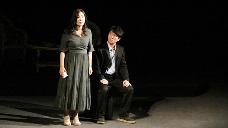 Vietnam, RoK drama troupes stage bilingual play