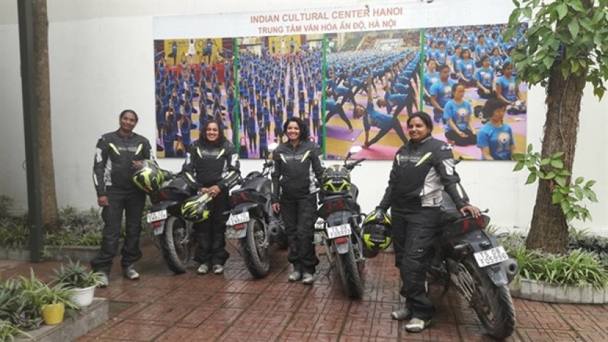 Female Indian motorcyclists arrive in Vietnam