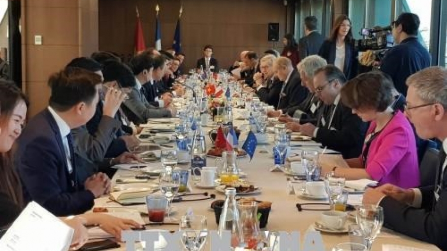 Vietnam, France seek link-up in e-government development