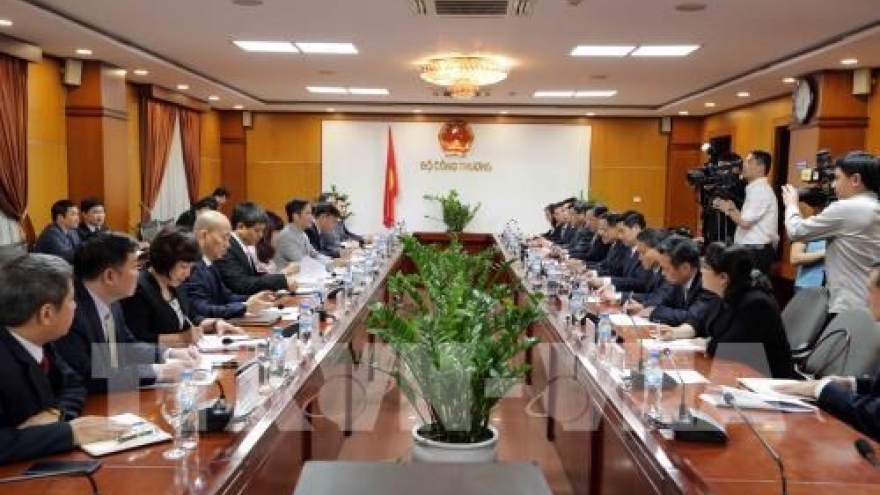 Vietnam, China look for stronger trade ties