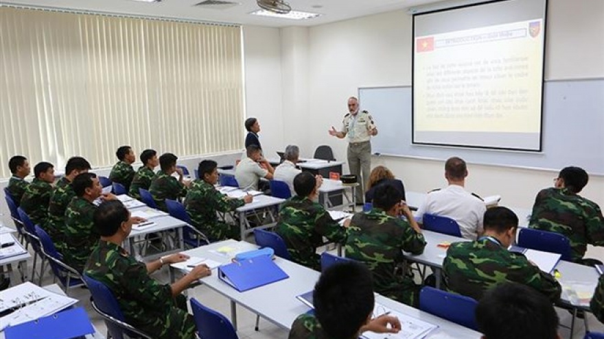 France shares experience in military engineering with Vietnam
