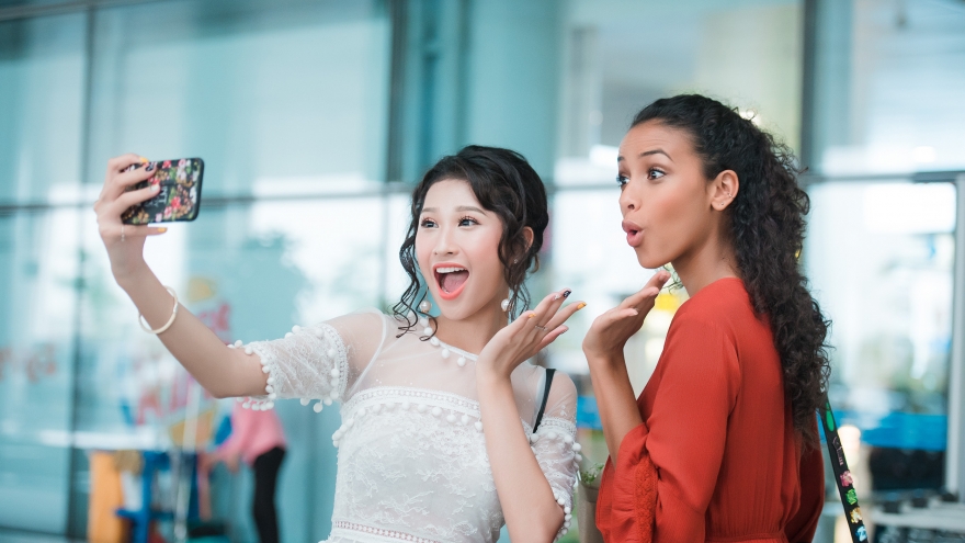 Flora Coquerel arrives in Hanoi