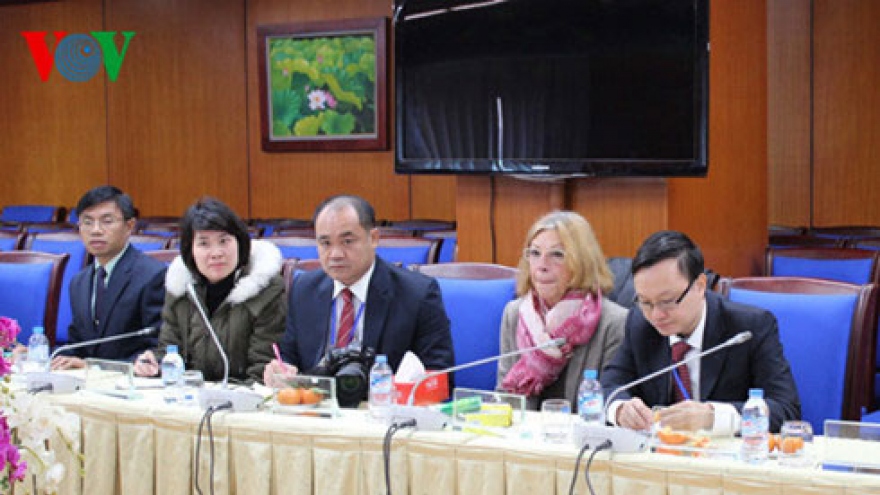 Foreign journalists and reporters visit VOV