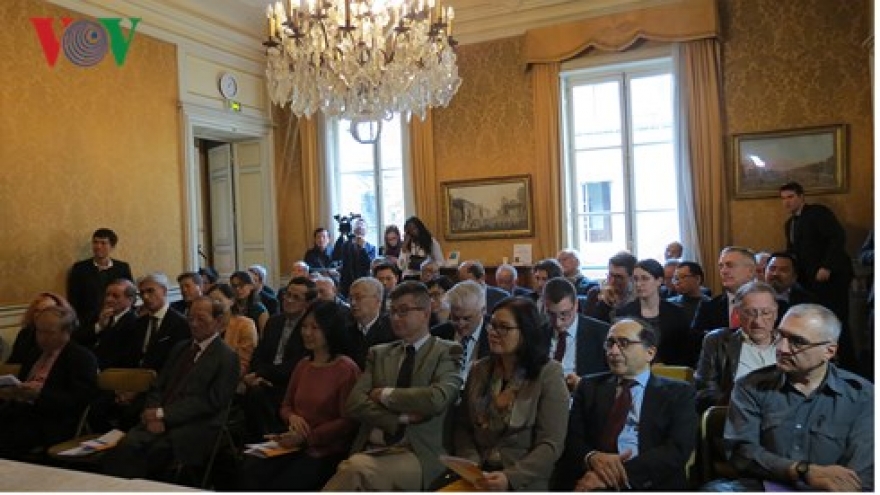 Int'l symposium highlights Vietnam-France ties