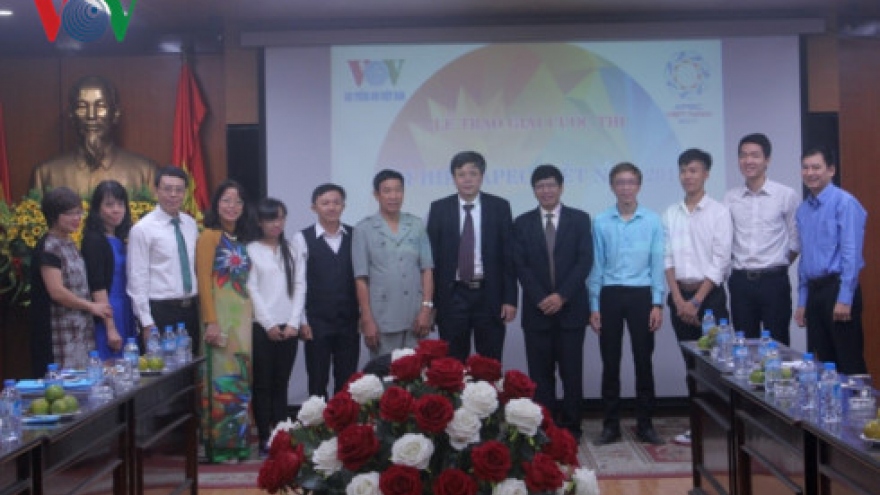 VOV honours APEC Vietnam 2017 contest winners