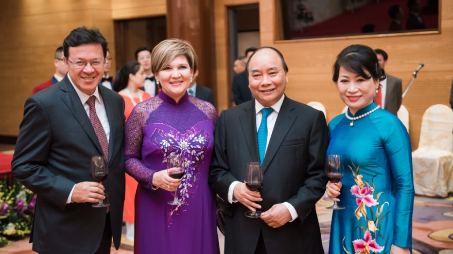 Photos: Banquet held to mark 72nd anniversary of National Day