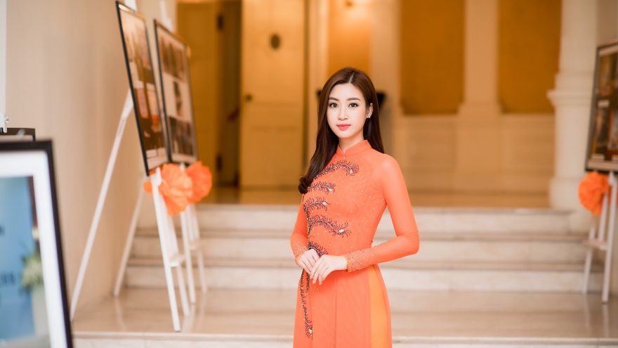 My Linh shines in Hanoi event