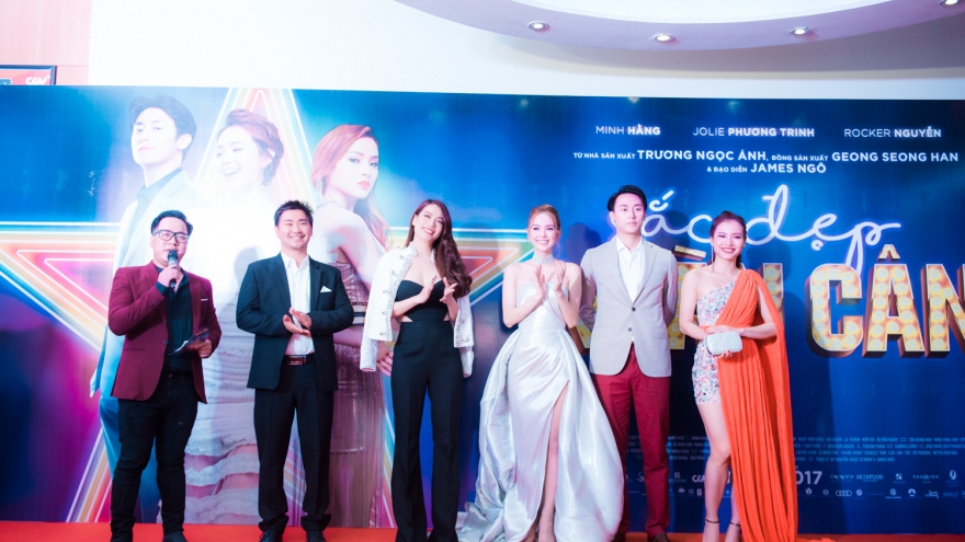 Minh Hang looks radiant in Hanoi event