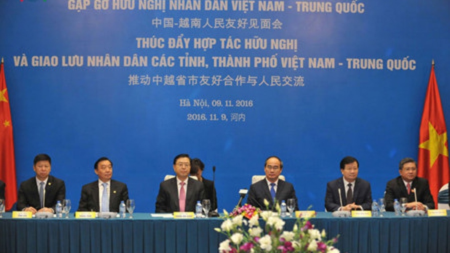 
        Vietnam - China peoples’ friendship meeting
                              