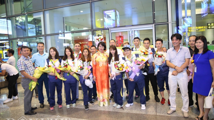 Wushu girl Duong Thuy Vi receives warm welcome home