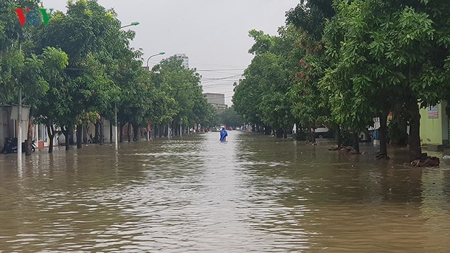 Heavy rains flood Central City of Vinh