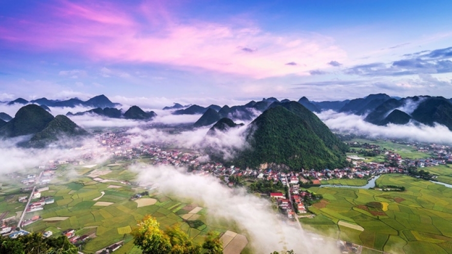 Bac Son valley attractive to tourists in rice harvest season