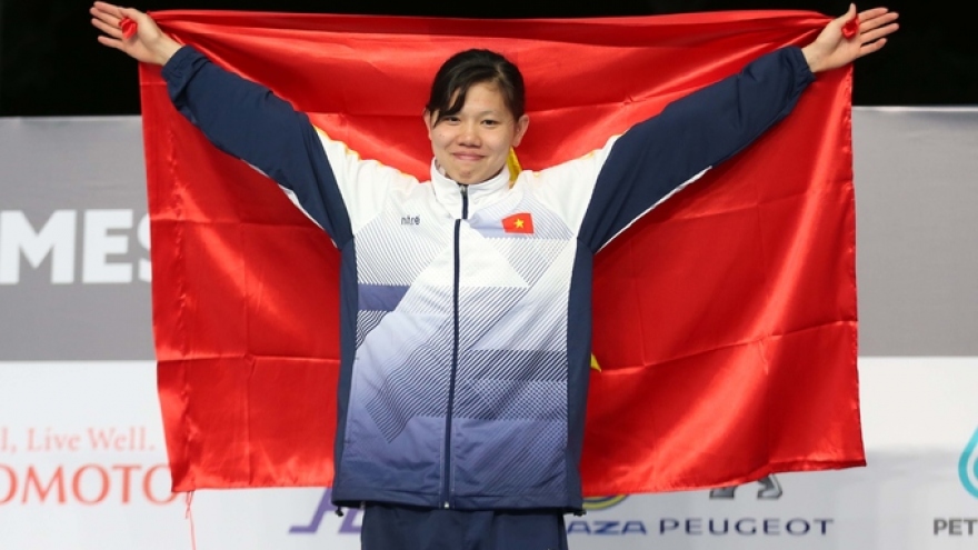 Anh Vien bursts into tears receiving gold medal