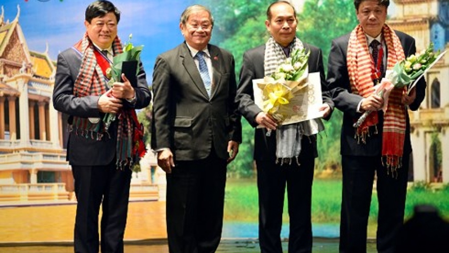 The King and Government of Cambodia honour VOV officials, experts