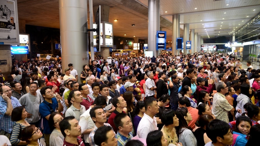 Country lays down welcome mat to thousands home for TET