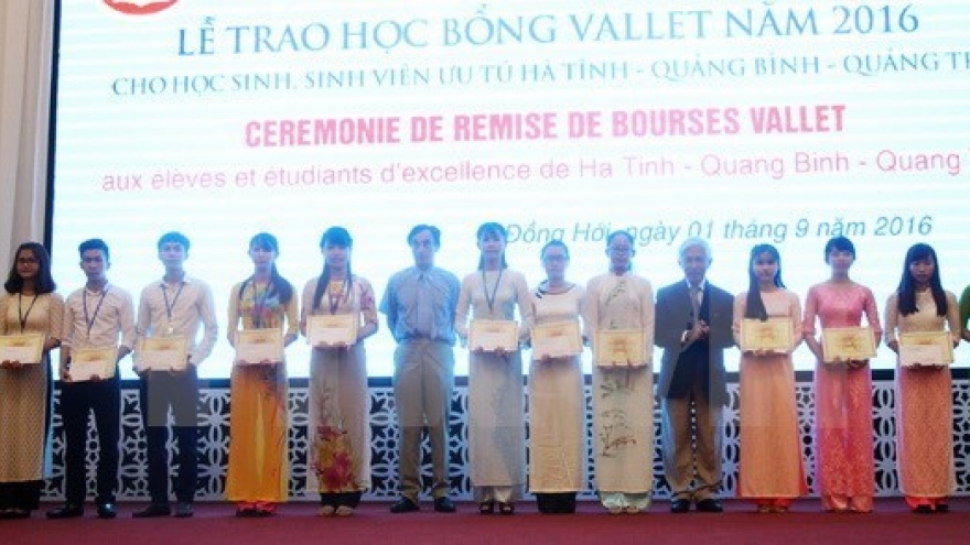 Vallet scholarships awarded to students in central region