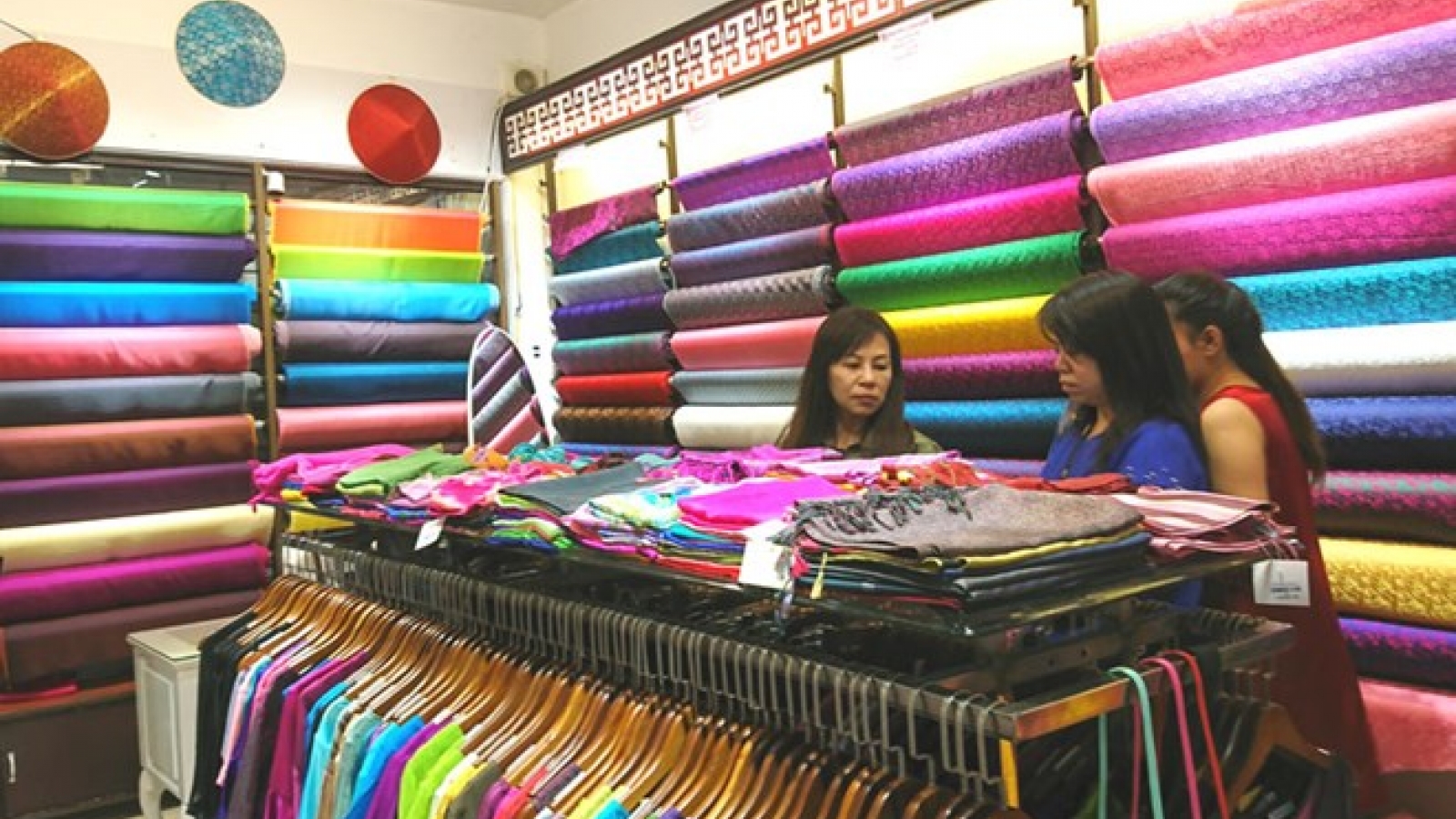 Hanoi’s silk village to host handicraft festival