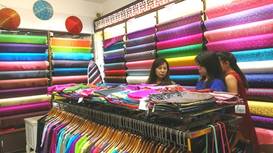 Hanoi’s silk village to host handicraft festival