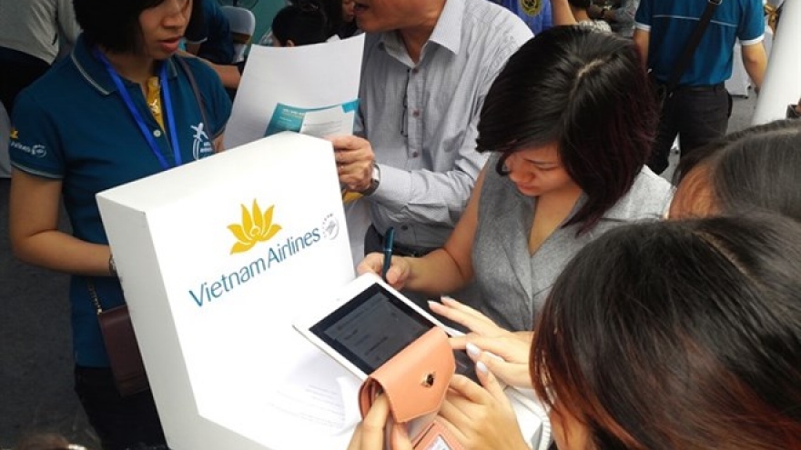 Fewer Hanoi-HCM City flights but fares stable