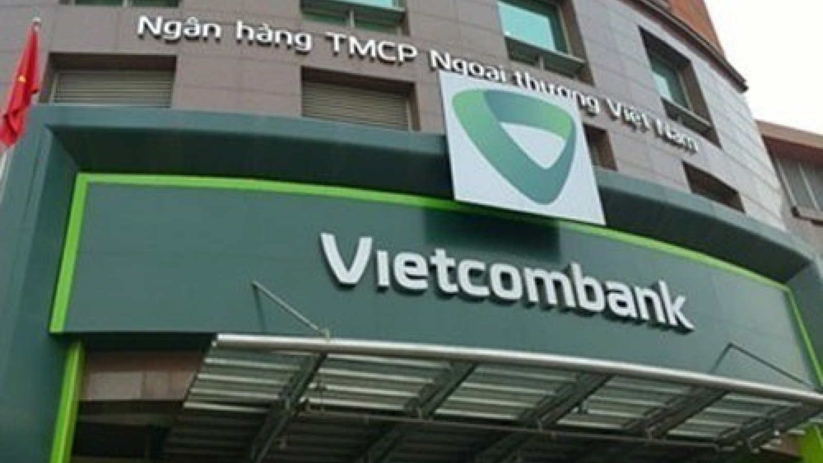 Vietcombank lowers lending interest rates