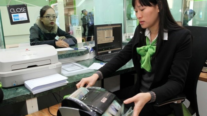 
        Vietcombank posts record high pre-tax profit for 2016
                              