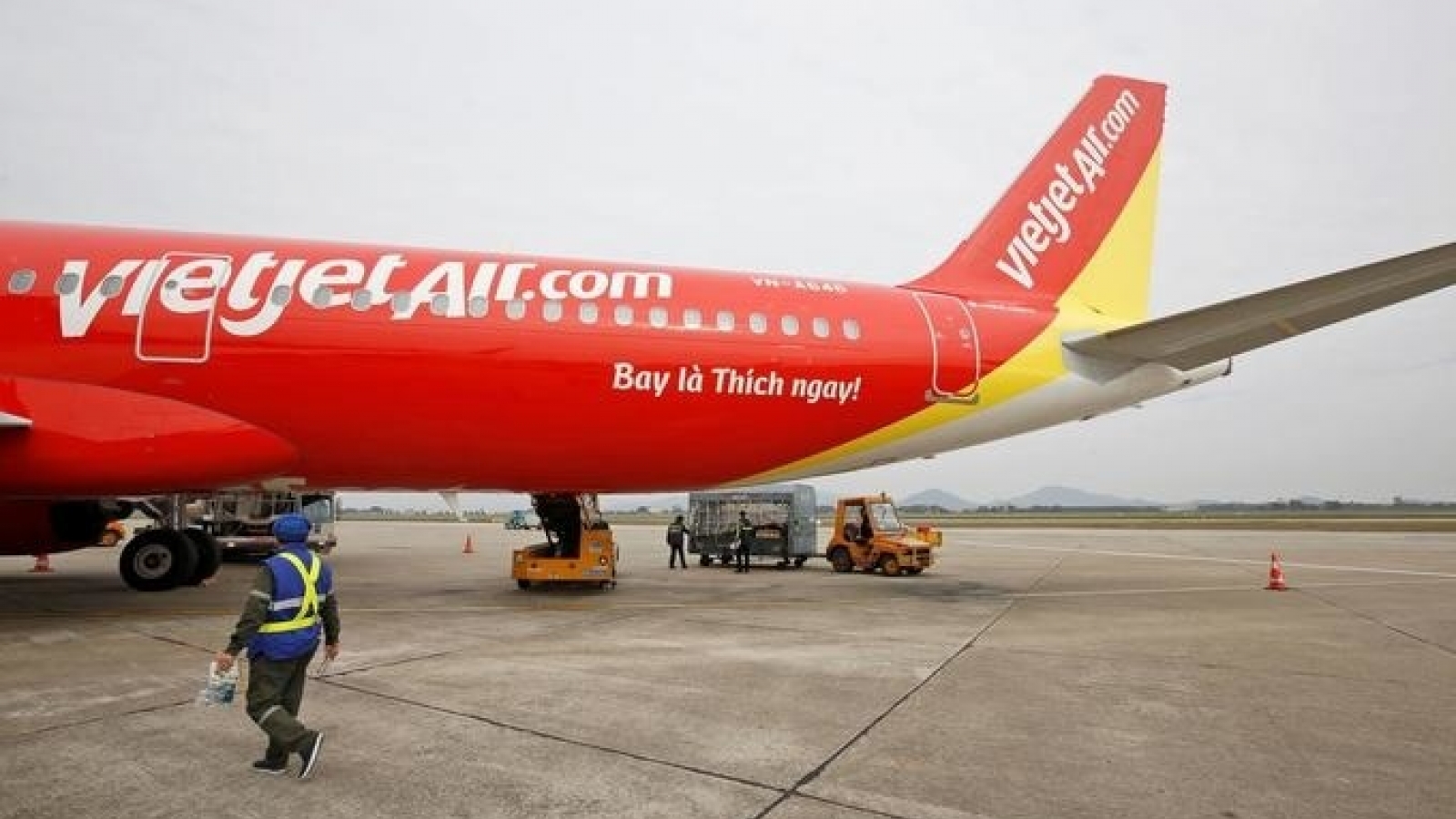 Pilot shortage causes delays, cancellations of Vietjet flights