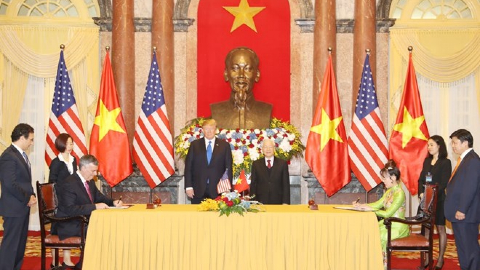 Vietjet Air buys 100 planes from Boeing