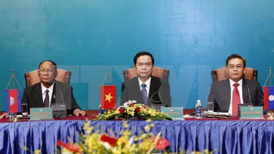 Vietnam, Laos, Cambodia fronts ink agreement at third conference