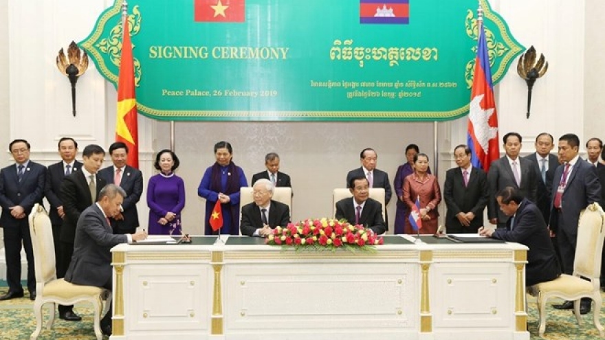 Vietnam Airlines, Cambodia’s Tourism Ministry ink cooperation deal