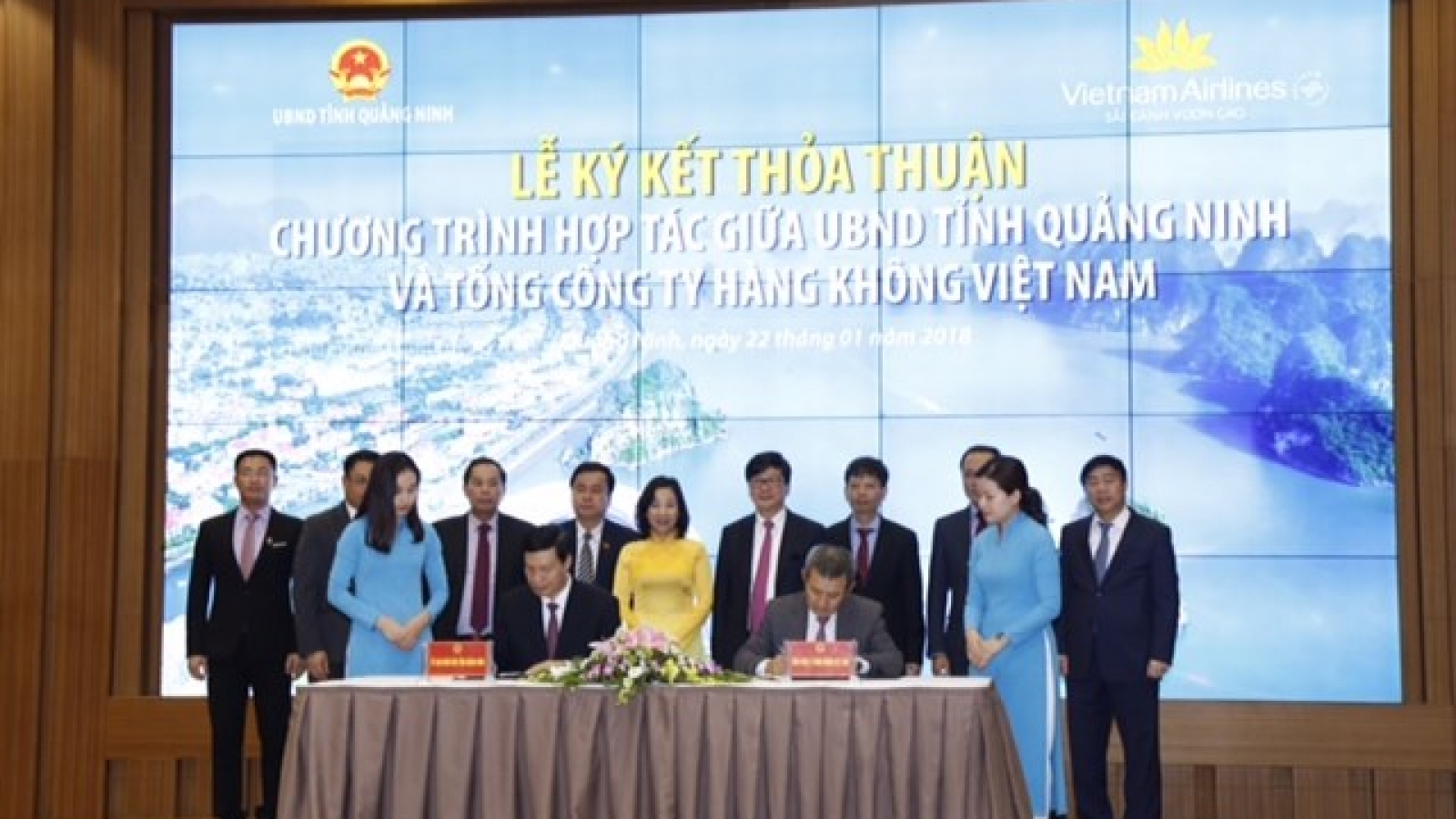 Quang Ninh, Vietnam Airlines Corporation ink strategic cooperation