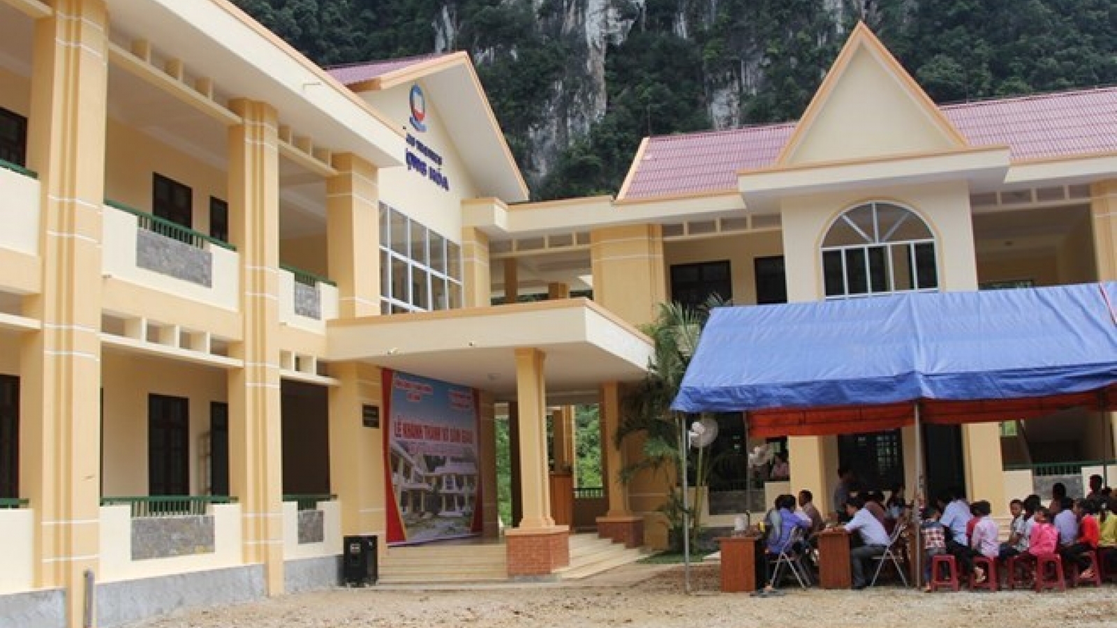Vietnam Airlines builds school for ethnic minority pupils