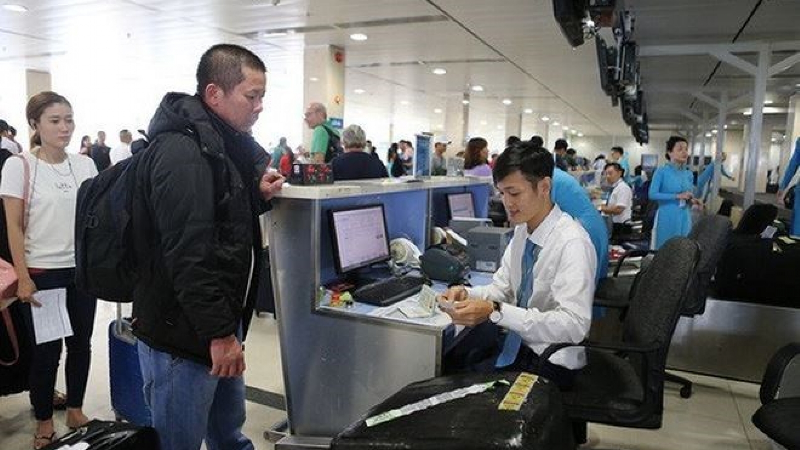 Heavy fines for passengers breaking food safety rules: Vietnam Airlines