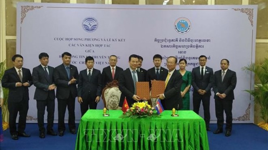 Vietnam, Cambodia boost postal, telecoms, ICT cooperation