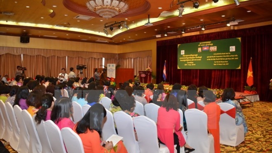Vietnamese, Cambodian women’s unions sign agreement