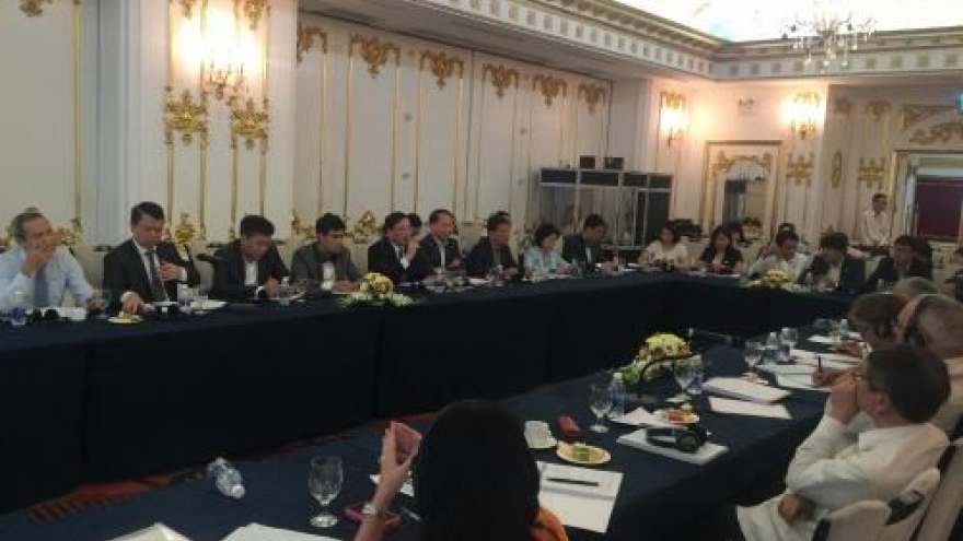 
        Vietnam, Cuba discuss reform of SOEs
                              