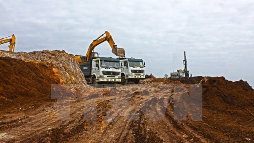 Vietnam, Lao sign iron ore mining contract