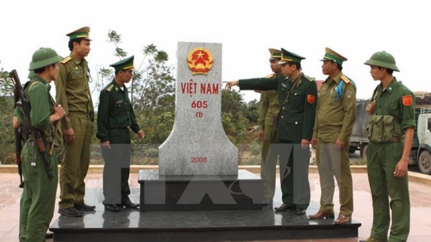 Vietnamese, Lao provinces jointly build peaceful borderline