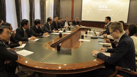 Vietnam, Russia step up cooperation in e-government building