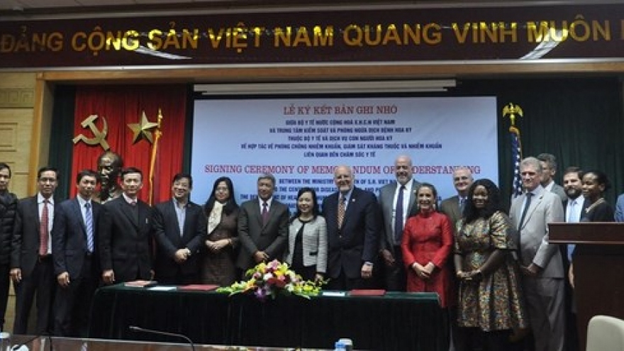 Vietnam, US boost cooperation in infection, drug resistance prevention