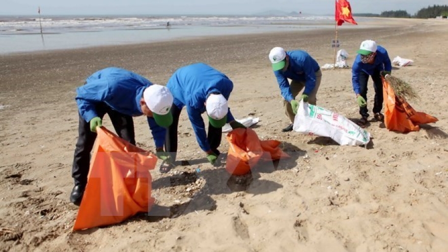 Vietnam always accompanies world youth: official