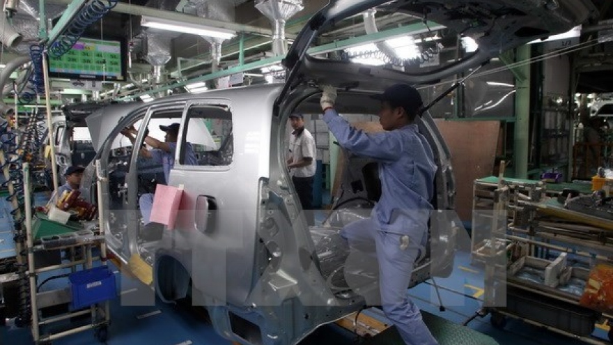 
        Vietnam concerned by shrinking FDI project capital
                              