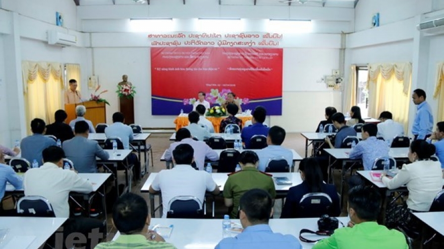 Vietnam helps Lao journalists improve skills