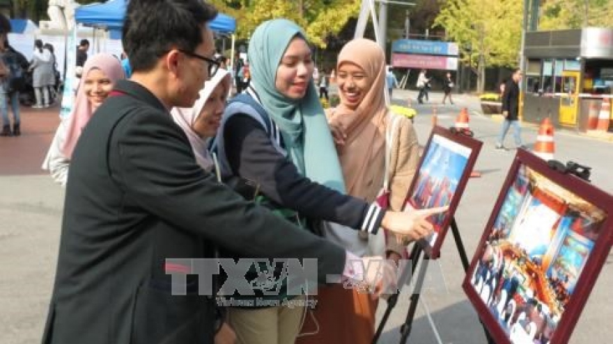 Vietnam photo exhibition impresses visitors in Seoul