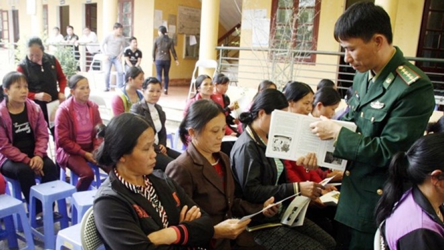 
        Vietnam to step up fight against drug-trafficking
                              